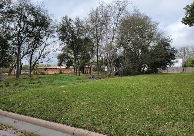 5th image of 410 8Th Avenue North, Texas City, TX 77590 | MLS# 32930208