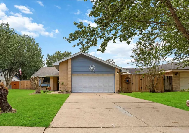 Photo 2 of Single family home for sale at 7906 El Capitan Dr, Houston, TX 77083 | MLS# 25239857 | Listing updated on 2026-08-14