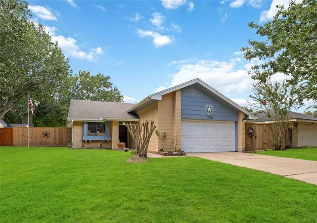 Photo 3 of Single family home for sale at 7906 El Capitan Dr, Houston, TX 77083 | MLS# 25239857 | Listing updated on 2026-08-14