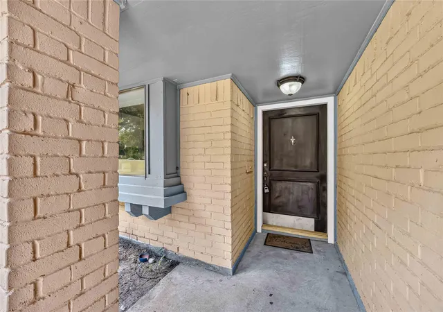 Photo 3 of Single family home for sale at 7906 El Capitan Dr, Houston, TX 77083 | MLS# 25239857 | Listing updated on 2026-08-14