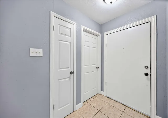 Photo 4 of Single family home for sale at 7906 El Capitan Dr, Houston, TX 77083 | MLS# 25239857 | Listing updated on 2026-08-14