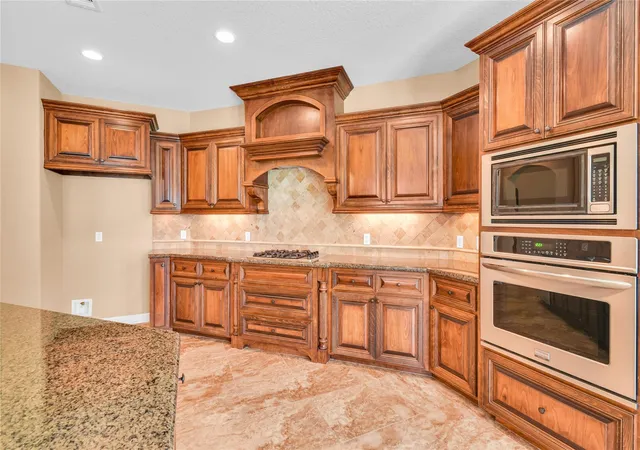 Photo 3 of Sale Pending at 1100 Southern Oaks Dr, Angleton, TX 77515 | MLS# 26833077 | Listing updated on 2026-09-15