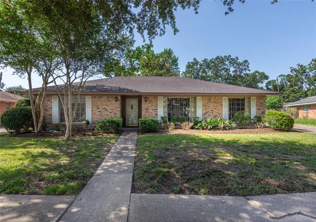 Photo 1 of Sale Pending at 7518 Glenheath St, Houston, TX 77061 | MLS# 65816772 | Listing updated on 2026-09-10