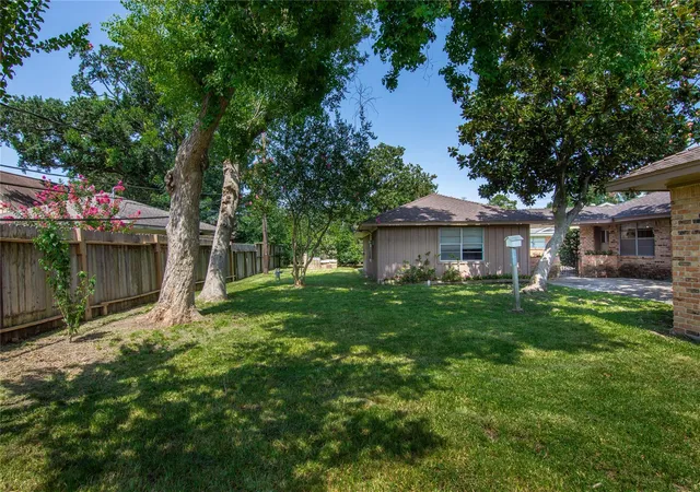 Photo 2 of Sale Pending at 7518 Glenheath St, Houston, TX 77061 | MLS# 65816772 | Listing updated on 2026-09-10