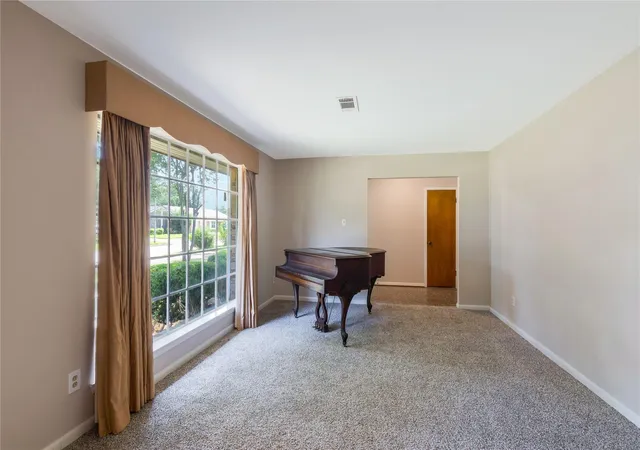 Photo 4 of Sale Pending at 7518 Glenheath St, Houston, TX 77061 | MLS# 65816772 | Listing updated on 2026-09-10