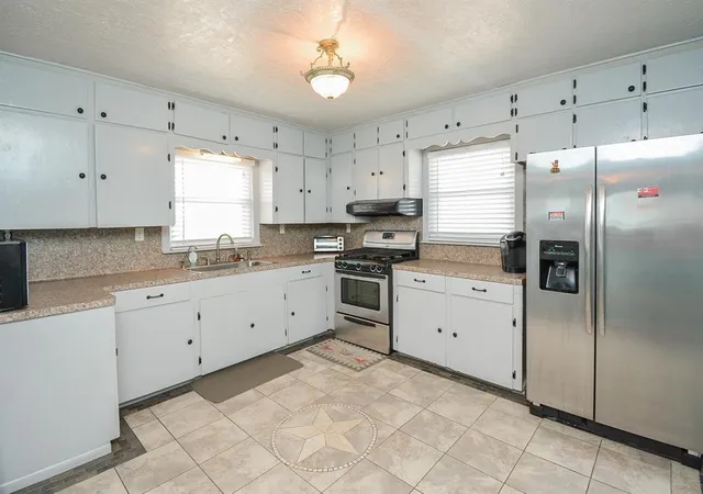 5th image of 7023 W Hunter Dr, Hitchcock, TX 77563 | MLS# 10371864