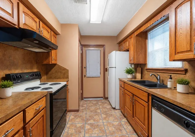 Photo 2 of Sale Pending at 3519 Lake Ridge Bnd, Spring, TX 77380 | MLS# 80664526 | Listing updated on 2026-08-24