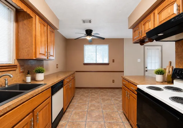 Photo 2 of Sale Pending at 3519 Lake Ridge Bnd, Spring, TX 77380 | MLS# 80664526 | Listing updated on 2026-08-24
