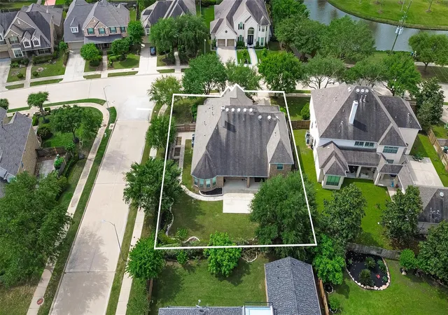 3rd image of 222 Chatham Ave, Sugar Land, TX 77479 | MLS# 26665439