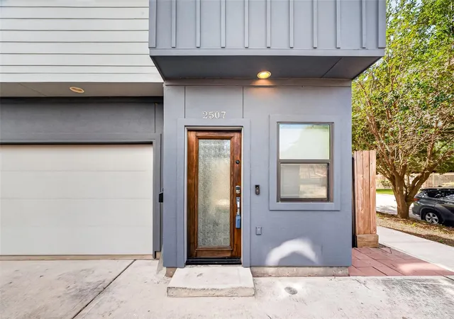 Photo 4 of Sale Pending at 2507 Webster St, Houston, TX 77003 | MLS# 23143797 | Listing updated on 2026-09-17