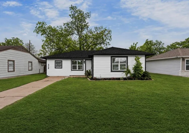 2nd image of 5759 Belneath St, Houston, TX 77033 | MLS# 56791988