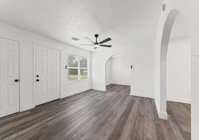 4th image of 5759 Belneath St, Houston, TX 77033 | MLS# 56791988