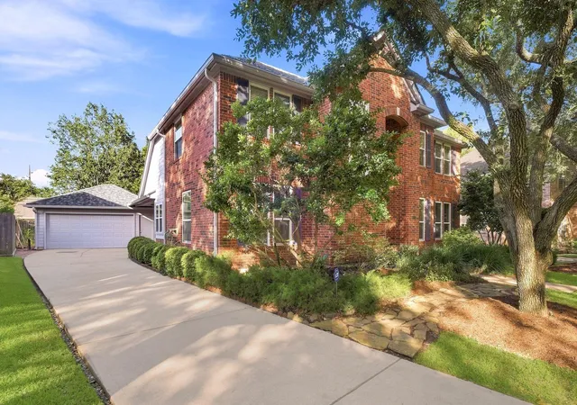 Photo 4 of Single family home for sale at 1215 Rosemeadow Dr, Houston, TX 77094 | MLS# 58309417 | Listing updated on 2026-09-09