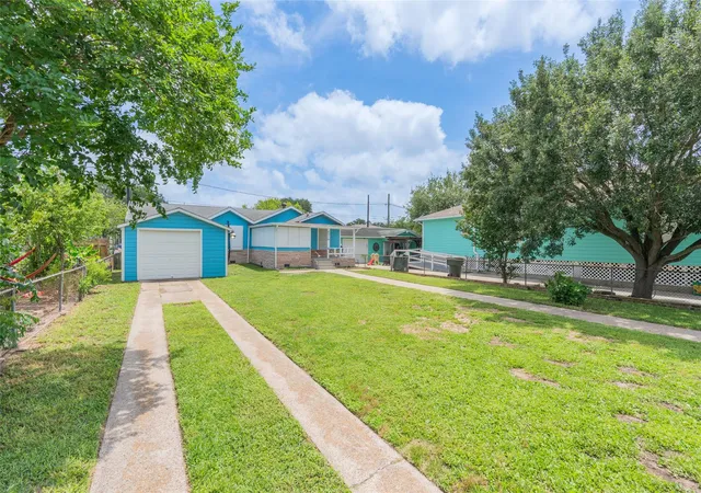 Photo 2 of Single family home for sale at 5319 Ave O 1/2, Galveston, TX 77551 | MLS# 91904673 | Listing updated on 2026-08-11