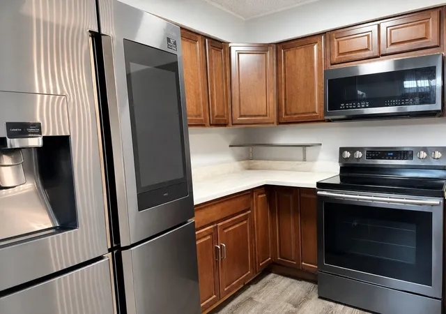 Photo 3 of Sale Pending at 7120 Brendam Ln, Houston, TX 77072 | MLS# 25059535 | Listing updated on 2026-10-07