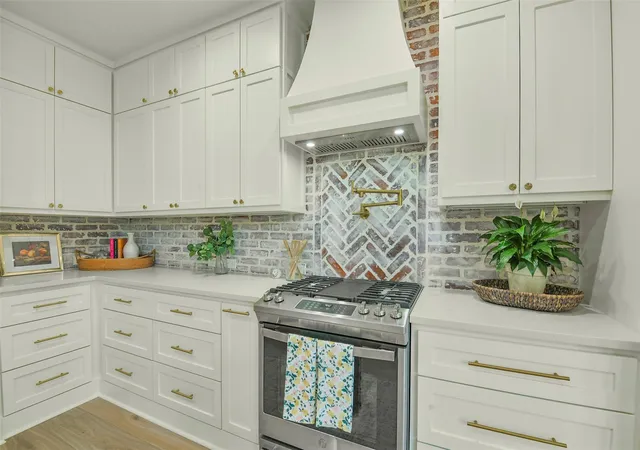 Photo 2 of Single family home for sale at 38 Hallmark Dr, Conroe, TX 77304 | MLS# 66337350 | Listing updated on 2026-08-16