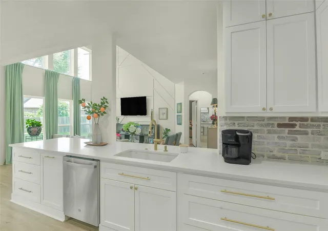 Photo 3 of Single family home for sale at 38 Hallmark Dr, Conroe, TX 77304 | MLS# 66337350 | Listing updated on 2026-08-16