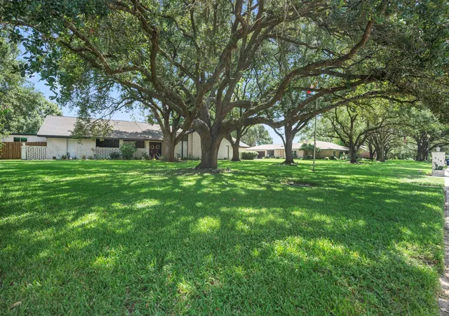 3rd image of 618 Melody Ln, Eagle Lake, TX 77434 | MLS# 73306407