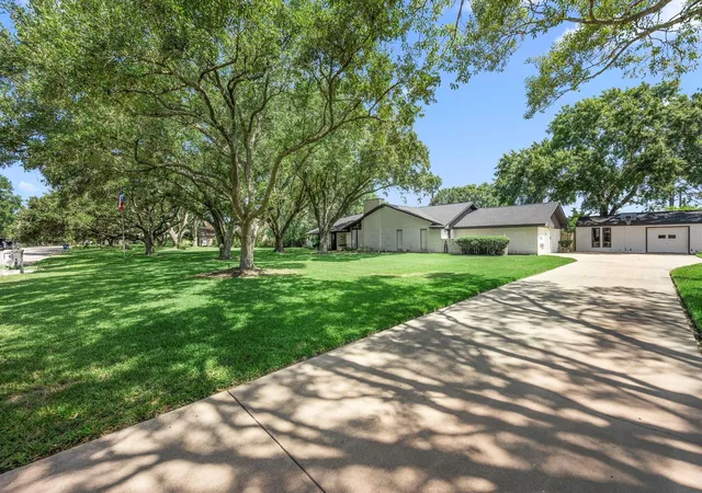 5th image of 618 Melody Ln, Eagle Lake, TX 77434 | MLS# 73306407