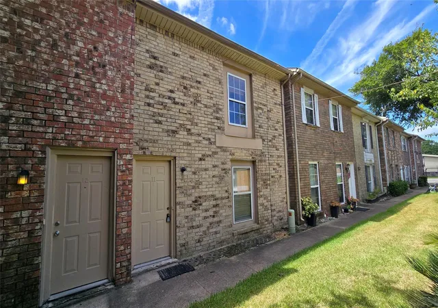 1st image of 1403 Blalock Rd #11, Houston, TX 77055 | MLS# 74125626