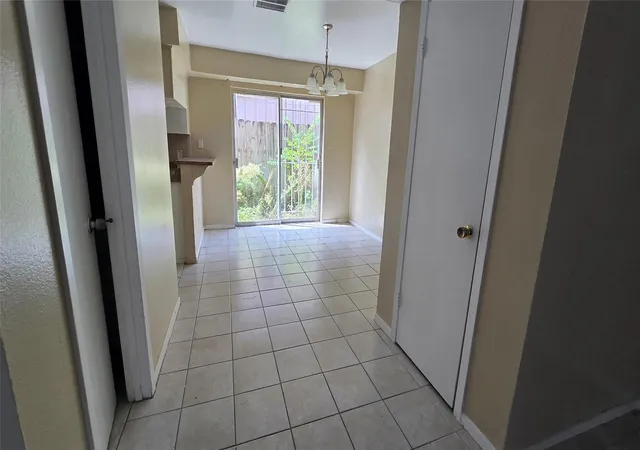 3rd image of 1403 Blalock Rd #11, Houston, TX 77055 | MLS# 74125626