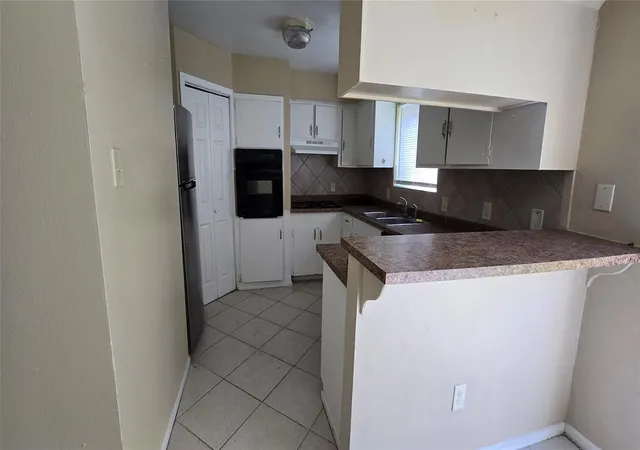 4th image of 1403 Blalock Rd #11, Houston, TX 77055 | MLS# 74125626