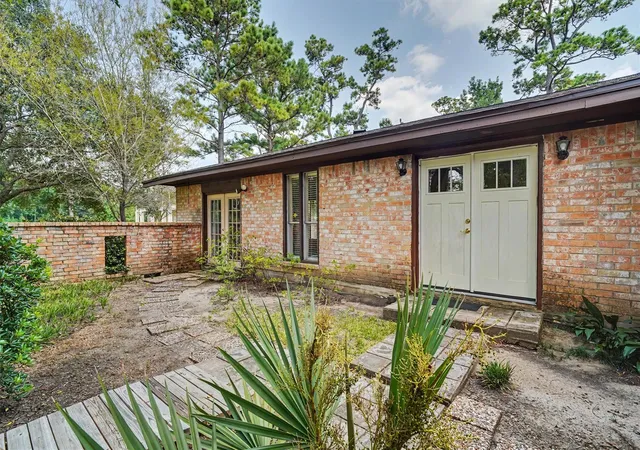 2nd image of 2301 Longwood Dr, Pearland, TX 77581 | MLS# 68521745