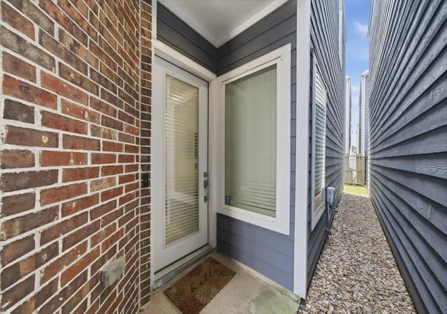 Photo 3 of Single family home for sale at 2533 Hollister St, Houston, TX 77080 | MLS# 20319500 | Listing updated on 2026-09-05
