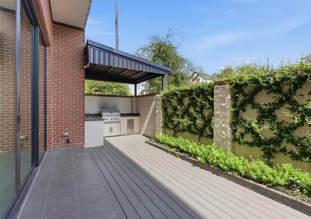4th image of 1517 Jacquelyn Dr, Houston, TX 77055 | MLS# 50192925