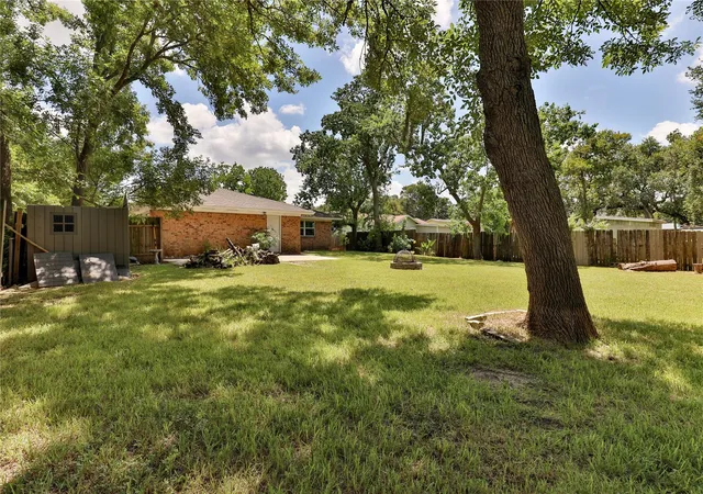 28th image of 500 Smith St, Clute, TX 77531 | MLS# 73935802