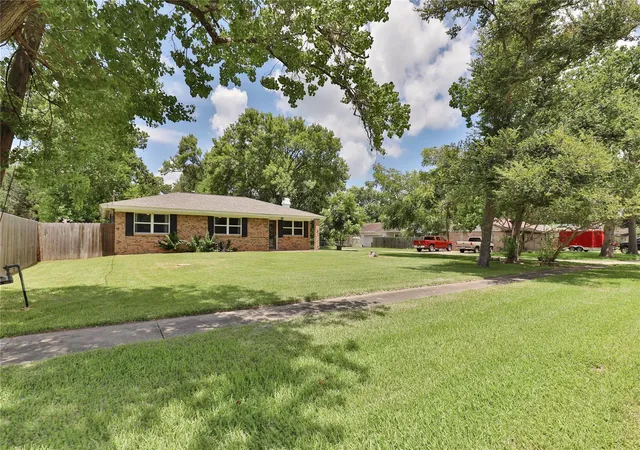 Photo 3 of Sale Pending at 500 Smith St, Clute, TX 77531 | MLS# 73935802 | Listing updated on 2026-09-15