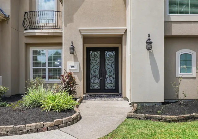 Photo 3 of Single family home for sale at 409 Old Orchard Way, Dickinson, TX 77539 | MLS# 3966071 | Listing updated on 2026-09-14