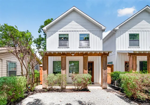 1st image of 935 Bunton St, Houston, TX 77009 | MLS# 33774886