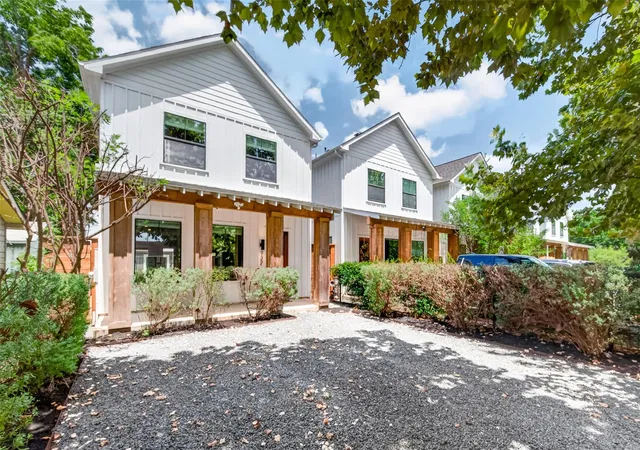 2nd image of 935 Bunton St, Houston, TX 77009 | MLS# 33774886