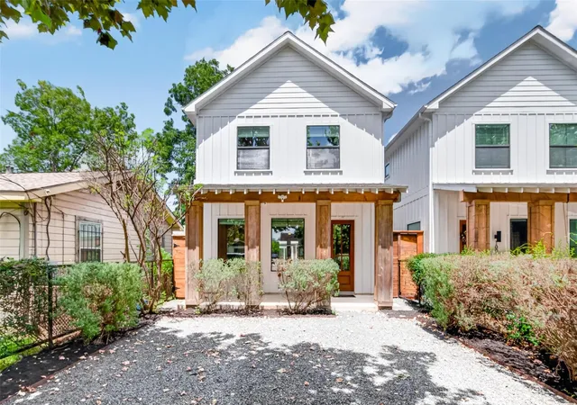 3rd image of 935 Bunton St, Houston, TX 77009 | MLS# 33774886