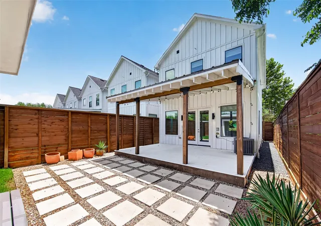 50th image of 935 Bunton St, Houston, TX 77009 | MLS# 33774886