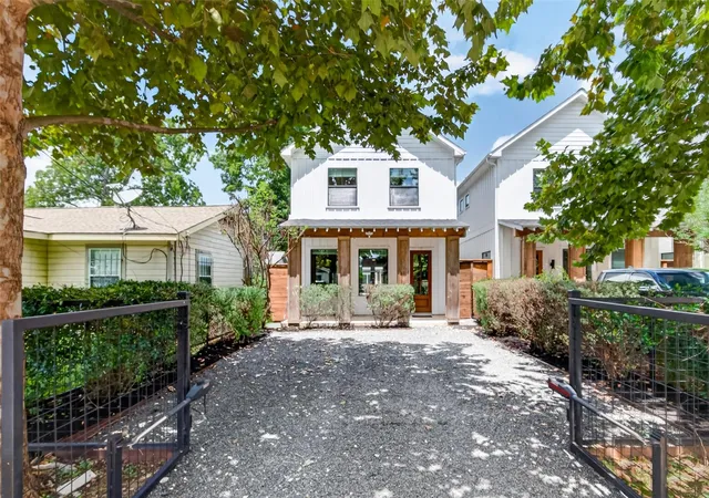 5th image of 935 Bunton St, Houston, TX 77009 | MLS# 33774886