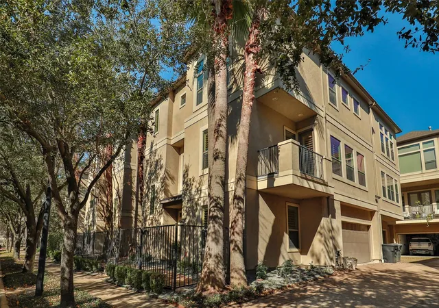 3rd image of 4724 Banning Dr #F, Houston, TX 77027 | MLS# 28826146