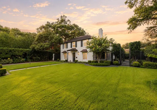 2nd image of 1110 Milford St, Houston, TX 77006 | MLS# 13420005