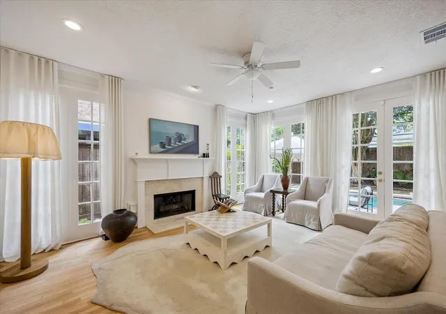 3rd image of 5591 Beverlyhill St, Houston, TX 77056 | MLS# 73133232