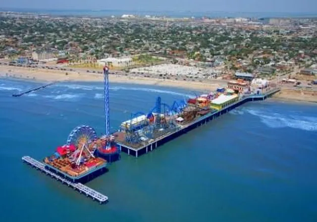 Listing Photo 4 - Condo for sale in building located at 1318 26th St, Galveston, TX 77550