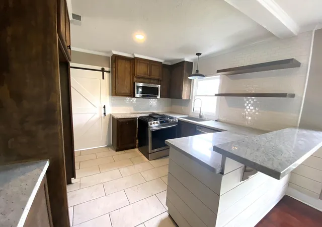2nd image of 513 E Bernard St, West Columbia, TX 77486 | MLS# 30202248