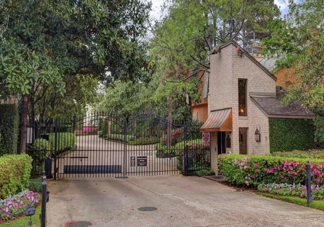42nd image of 10 S Briar Hollow Ln #15, Houston, TX 77027 | MLS# 25067844