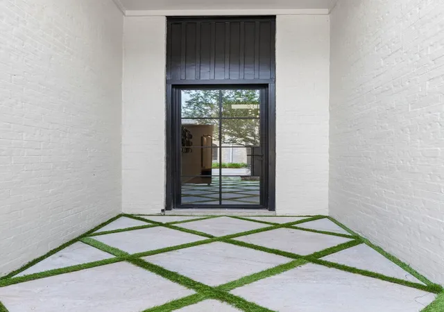 Photo 3 of Townhouse for sale at 10 S Briar Holw Ln #15, Houston, TX 77027 | MLS# 25067844 | Listing updated on 2026-09-14