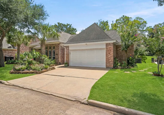 Photo 2 of Single family home for sale at 4610 Lake Village Dr, Fulshear, TX 77441 | MLS# 88683756 | Listing updated on 2026-08-13