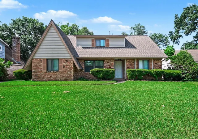 2nd image of 5113 Cottonwood Cir, Dickinson, TX 77539 | MLS# 69357671