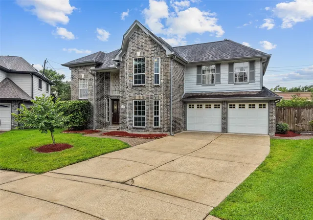 Photo 3 of Single family home for sale at 1102 Juniper Cyn Ln, Houston, TX 77062 | MLS# 18404871 | Listing updated on 2026-09-07
