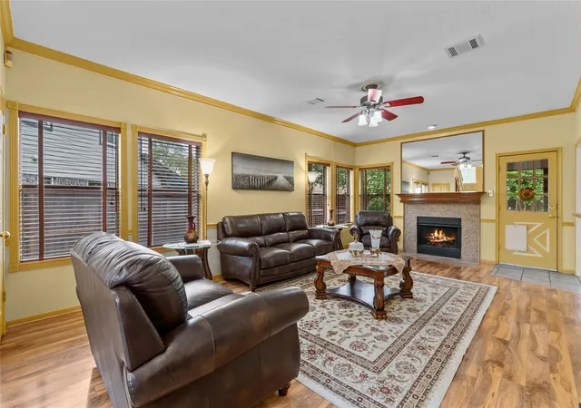 Photo 4 of Single family home for sale at 1102 Juniper Cyn Ln, Houston, TX 77062 | MLS# 18404871 | Listing updated on 2026-09-07