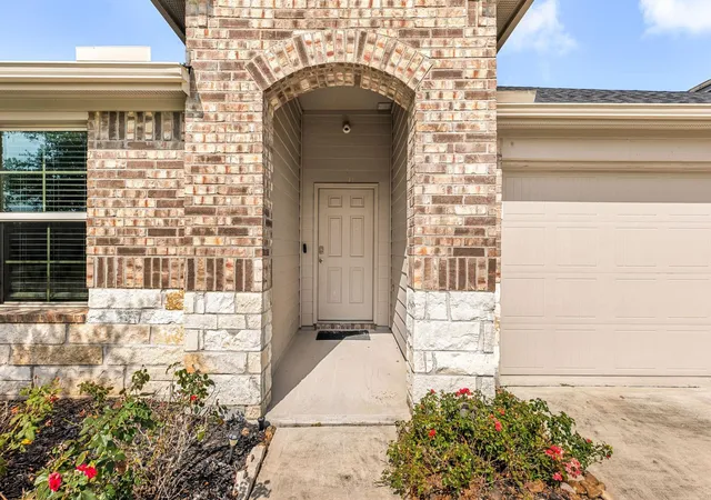 2nd image of 8007 Tamarind Ln, Baytown, TX 77521 | MLS# 67570368