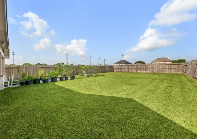 33rd image of 8007 Tamarind Ln, Baytown, TX 77521 | MLS# 67570368